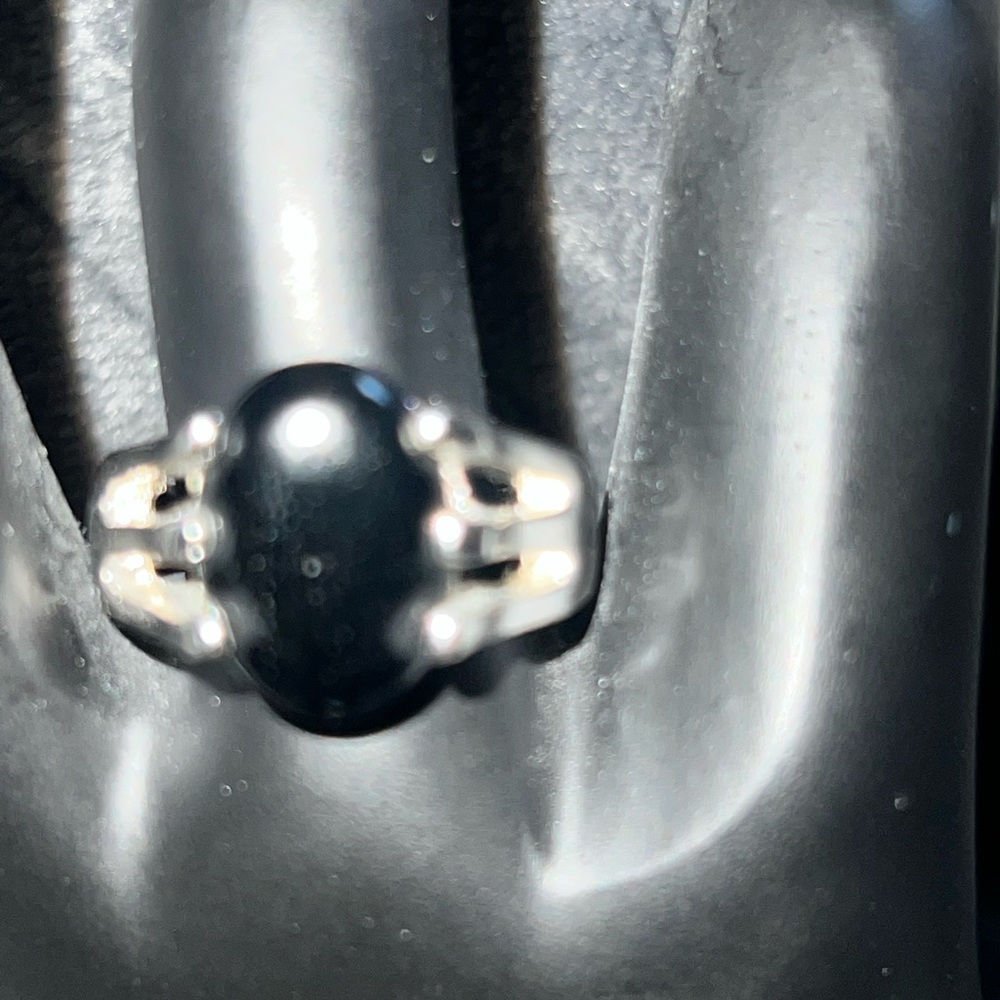 Stylish Silver Ring with Black Oval Stone - Picture 4 of 8